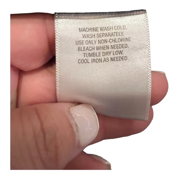 Attention halter top paisley print. - Picture 9 of 12